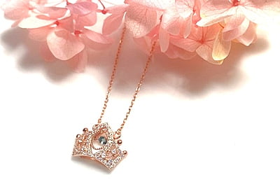 The Diamond Crown Pendant With Link Chain