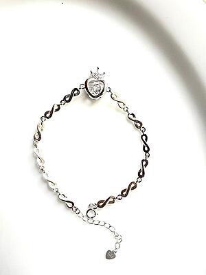 The Dancing Diamond Crown Bracelet