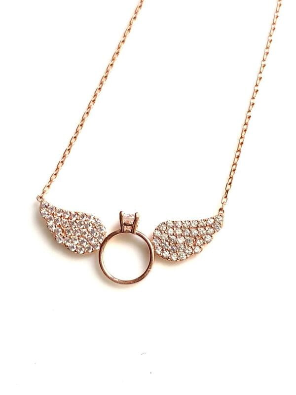 The Flying Diamond Rose Gold Pendant with link chain The Flying Diamond Rose Gold Pendant with link chain