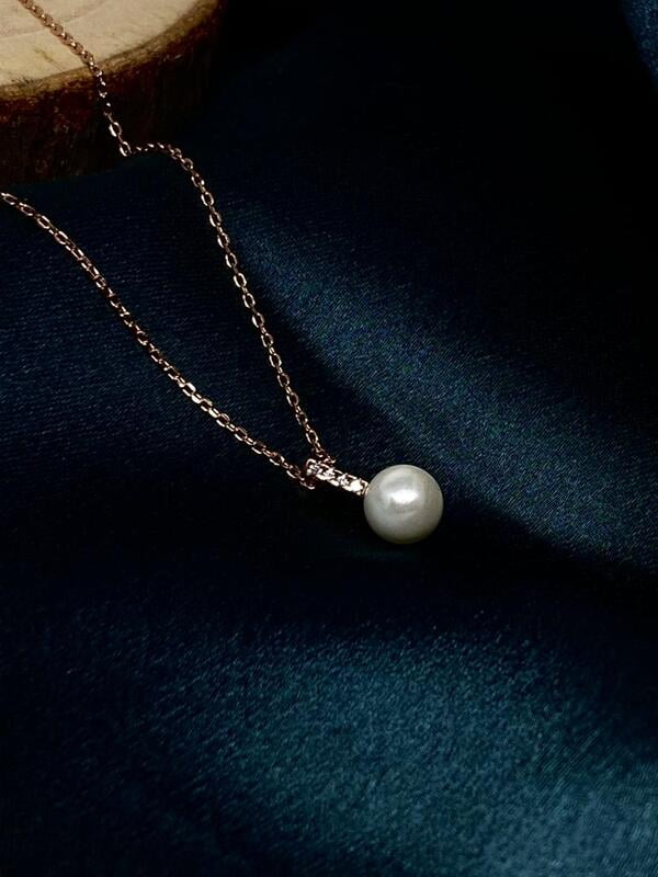 The White Peral Rhodium Polish Pendant with link chain The White Peral Rhodium Polish Pendant with link chain