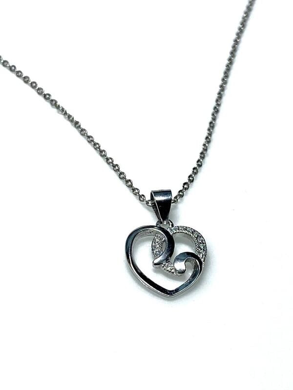 The Cross Heart Pendent with link chain The Cross Heart Pendent with link chain