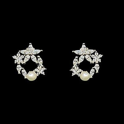 The White Pearl Diamond Earrings