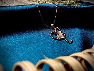 The Double Heart Rose Gold Pendent with link chain