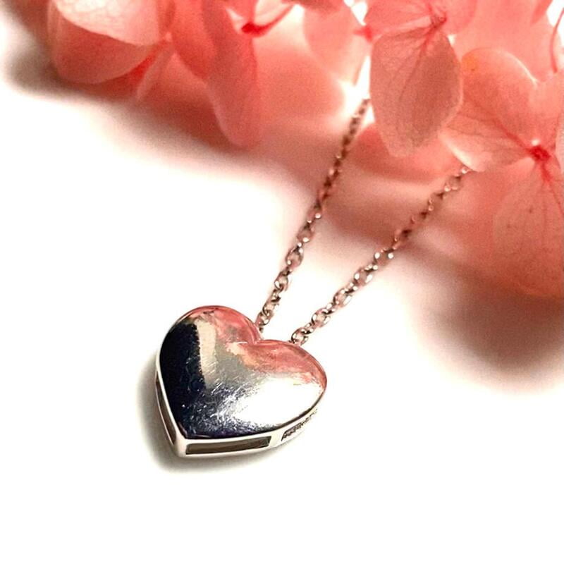 The Silver Heart Pendent with Link Chain The Silver Heart Pendent with Link Chain