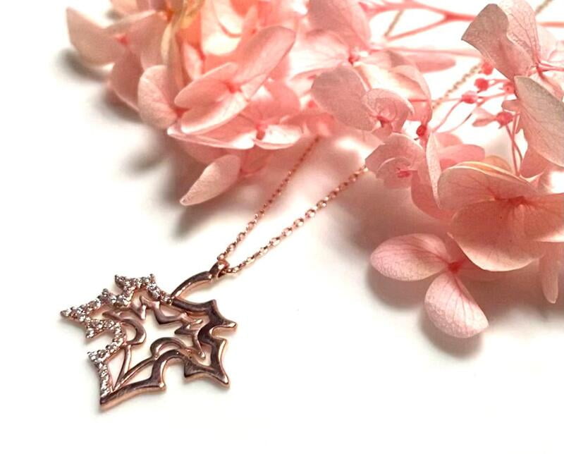 The Rose Gold Maple Leaf Pendent with Link Chain The Rose Gold Maple Leaf Pendent with Link Chain