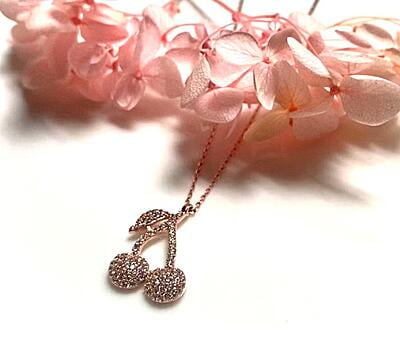The Lychee Leaf Pendant with Link Chain
