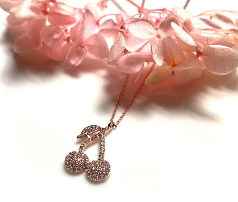 The Lychee Leaf Pendant with Link Chain